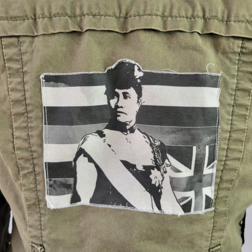 OLD NAVY // one of a kind DIY Hawaiian flag Queen Liliuokalani patch cargo army - Picture 6 of 15